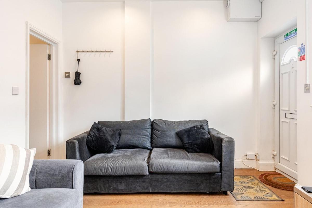 London Zone 2 Spacious Two-Bedroom with Parking Exterior photo