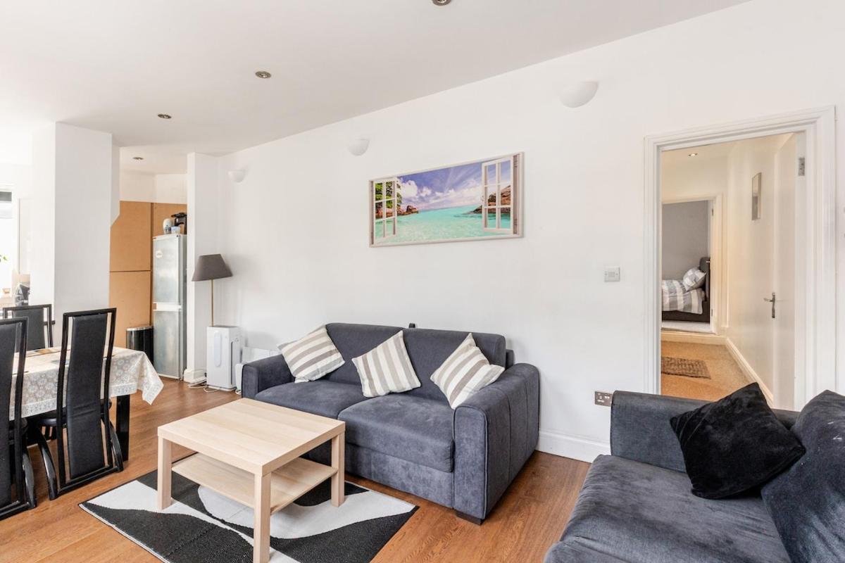 London Zone 2 Spacious Two-Bedroom with Parking Exterior photo